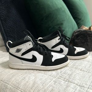 JORDAN 1 MID SE (PS)
"Diamond"